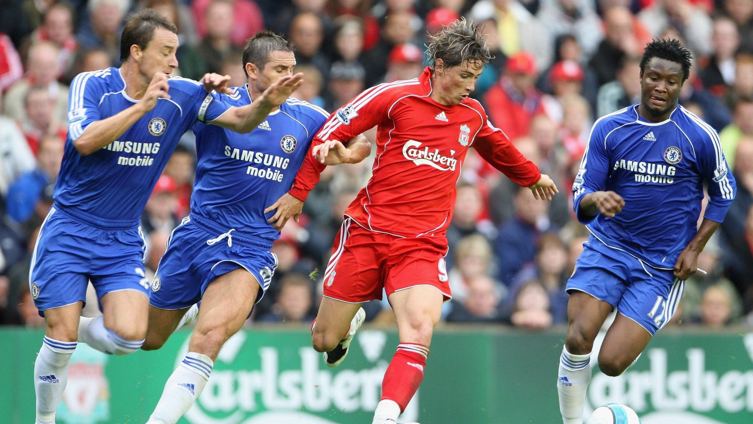 英超冠军之争：精彩纷呈，悬念升腾！，英超冠军争夺